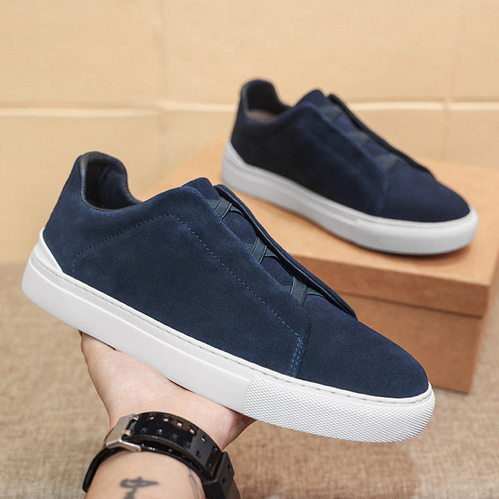 Sneakers uomo eleganti color oliva chiaro con lacci, perfette per tempo libero e viaggi.