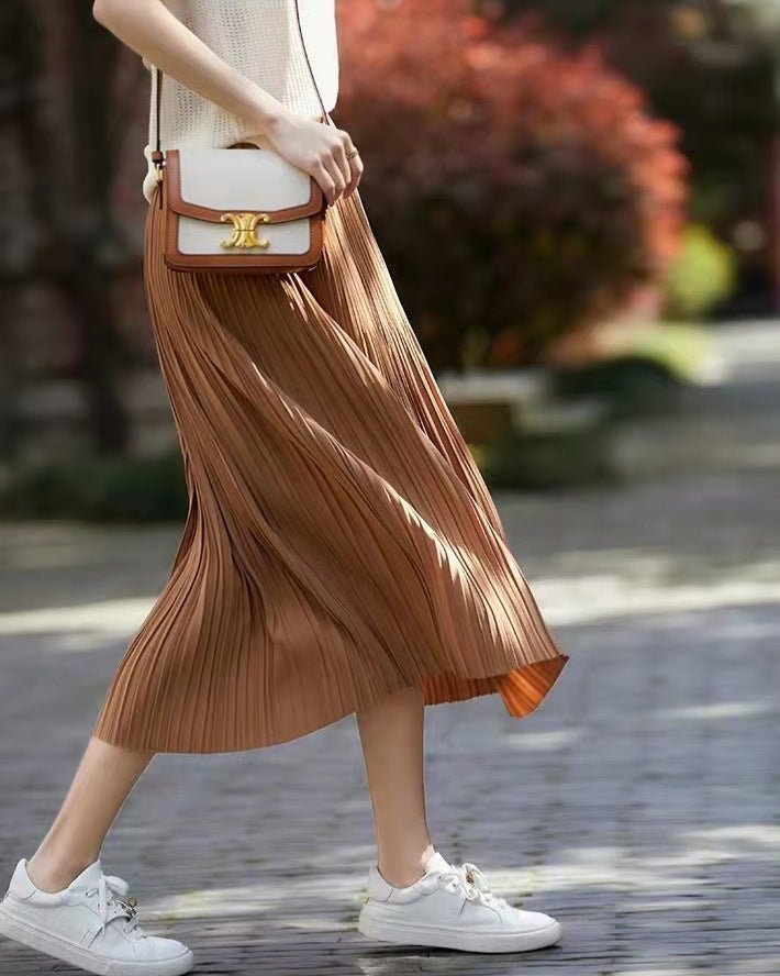 Gonna midi a pieghe tinta unita da donna, un classico versatile per la moda.