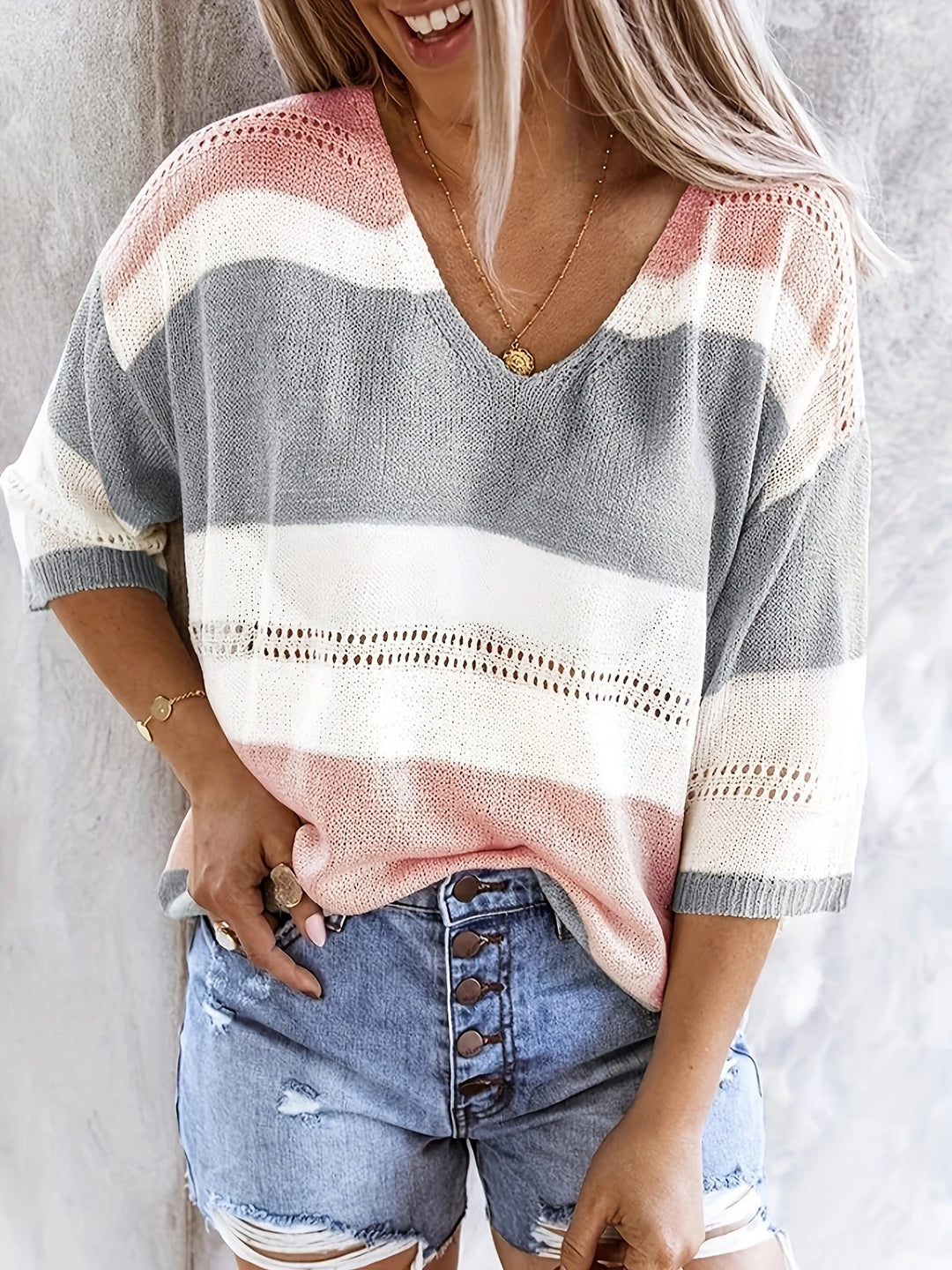 Maglia donna quotidiana, elegante e confortevole, facile da abbinare per ogni occasione.