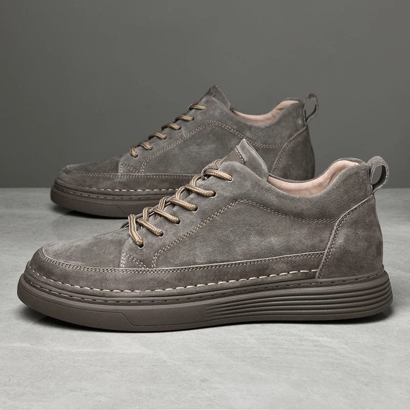Sneakers uomo per un look casual-chic, comfort ammortizzato e vestibilità generosa. Beige, bianco, arancio intenso.