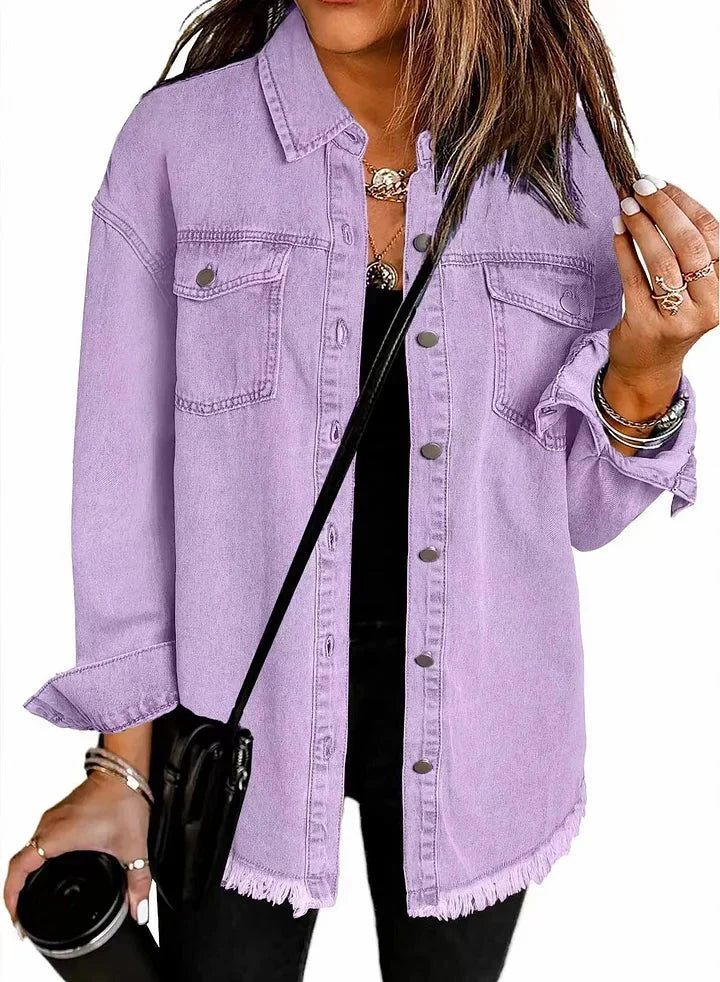 Giacca jeans classica da donna, vestibilità comoda e versatile per ogni occasione.