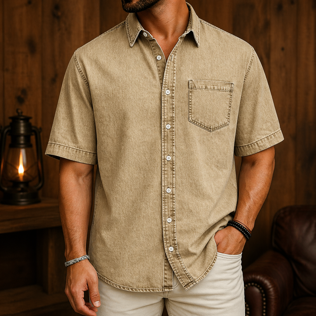 Camicia beige uomo a maniche corte con vestibilità comoda, colletto classico e bottoni, per un look versatile.