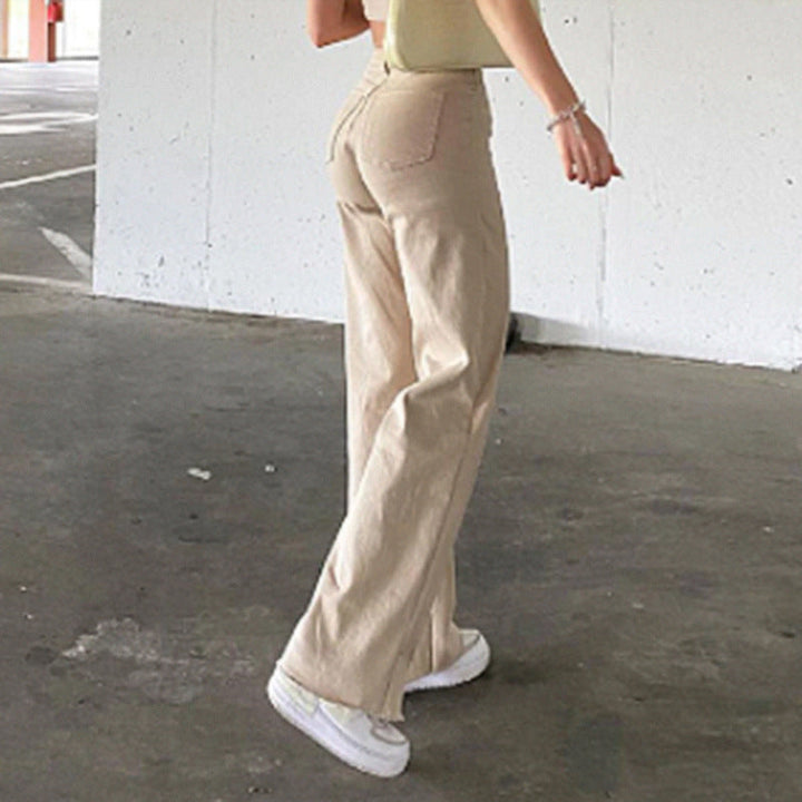 Pantaloni donna jeans slim fit vita alta, con taglio a zampa per un tocco di stile moda casual. Outfit quotidiano.
