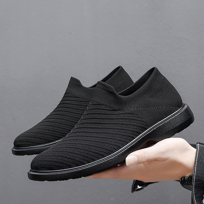 Sneakers low-top da uomo nere, traspiranti ed estive, perfette per un look casual confortevole.