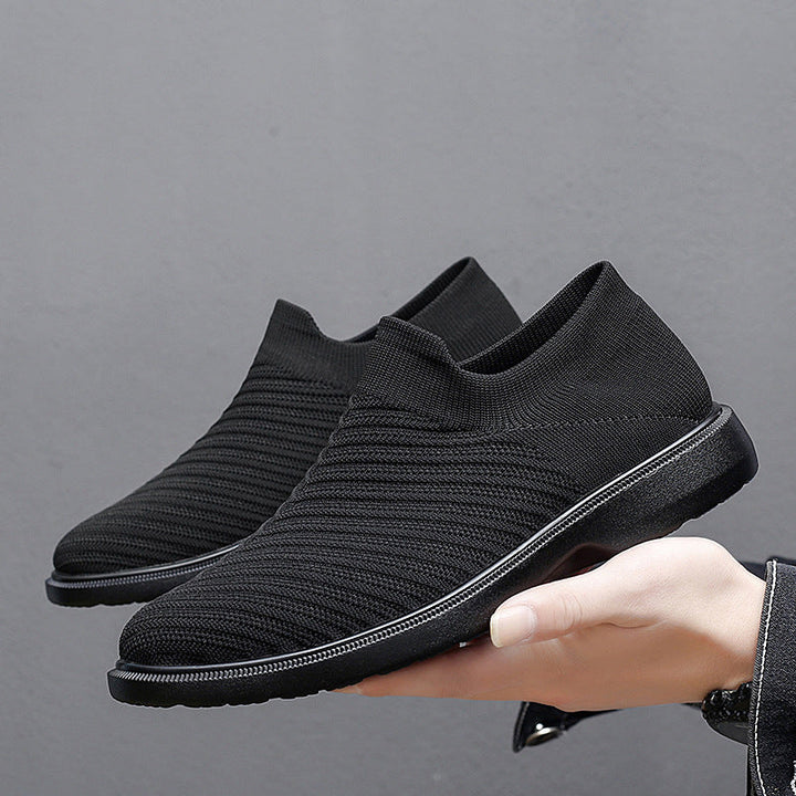 Sneakers low-top da uomo nere, traspiranti ed estive, perfette per un look casual confortevole.