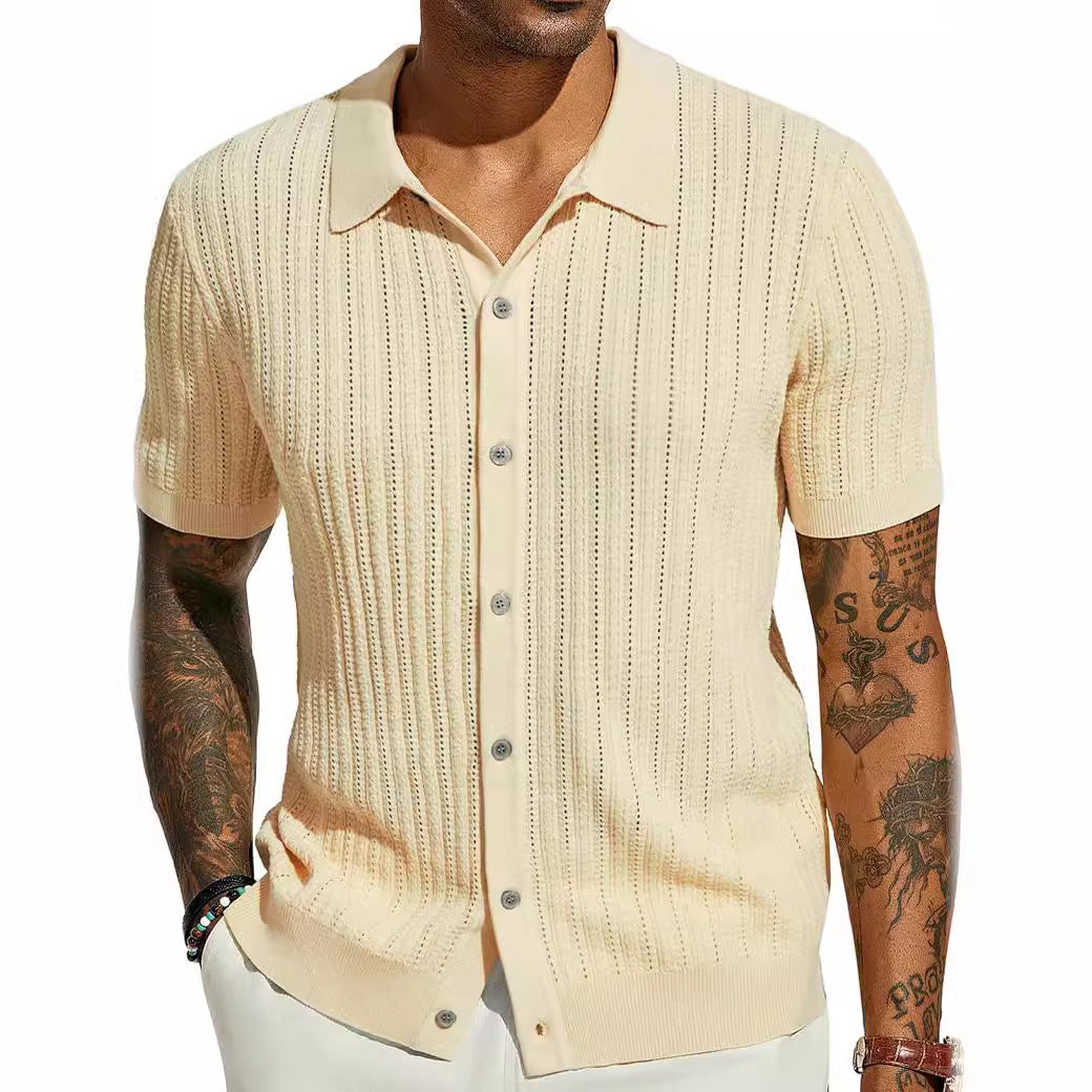 Camicia estiva uomo a maniche corte, stile casual leggero, perfetta per vacanze e tempo libero in primavera.