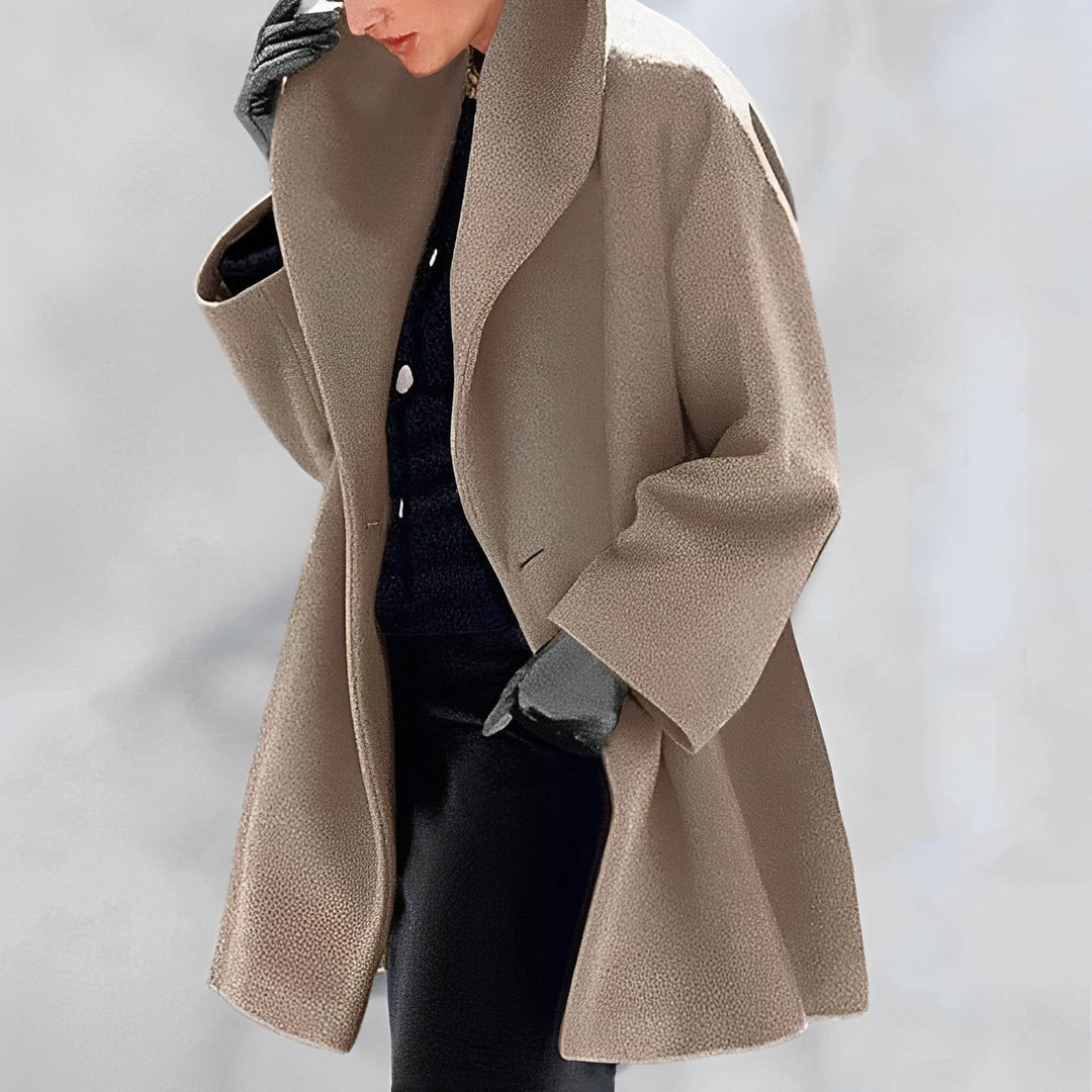 Calda giacca invernale donna antivento con pratiche tasche, ideale per l'abbigliamento freddo e moda.