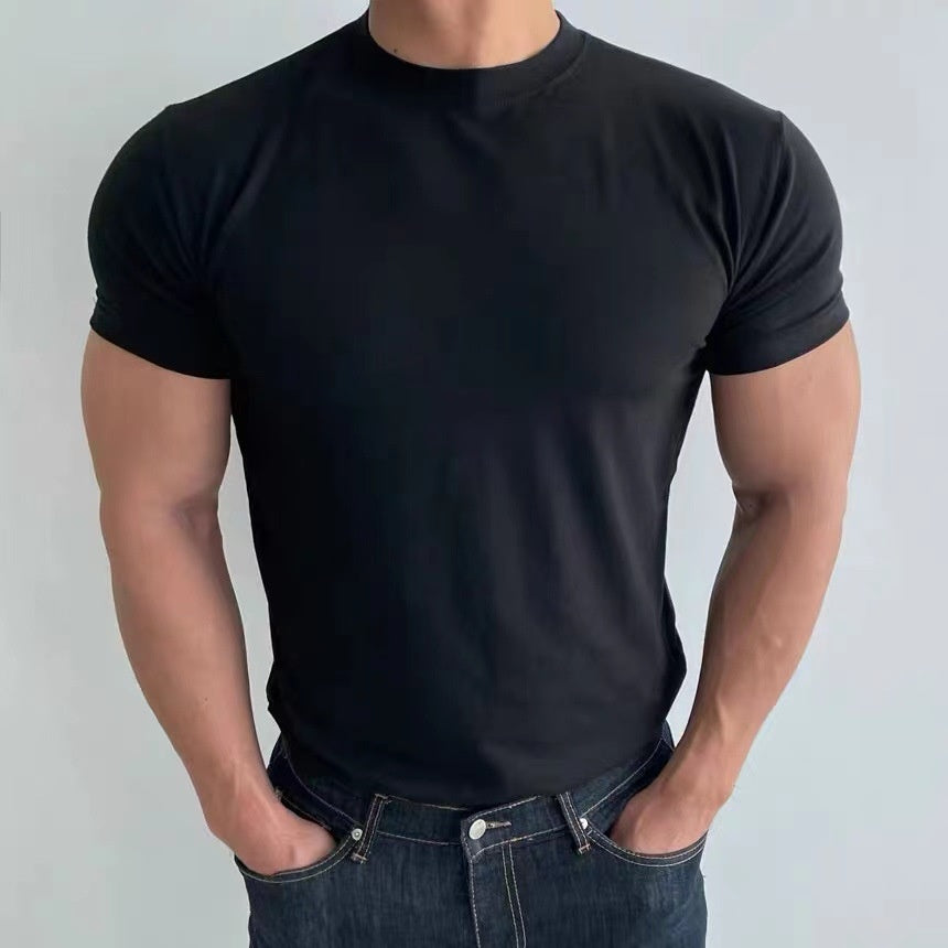 Abbigliamento estivo: maglietta uomo slim fit traspirante, asciugatura rapida. Comfort e stile per la stagione calda.