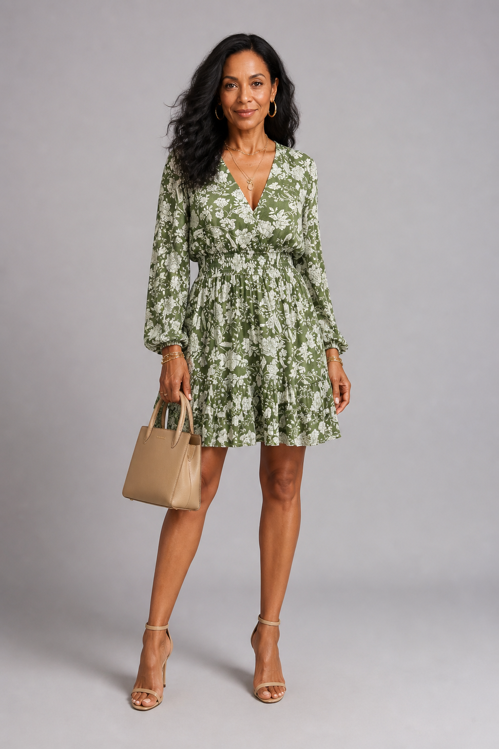 Abito portafoglio fluido donna verde smeraldo. Design elegante e naturale per look estivi chic e moda femminile.
