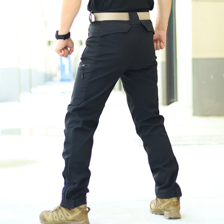 Pantaloni uomo resistenti per outdoor. Tattici cargo multi-tasche, versatili per lavoro, escursioni e avventura.