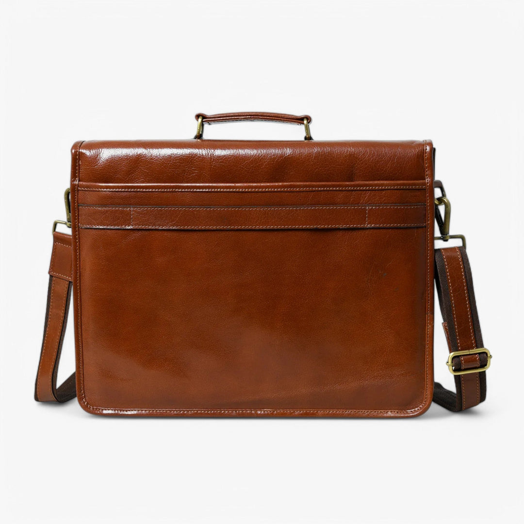 Borsa elegante uomo marrone con patta, accessorio irrinunciabile per stile e professionalità.