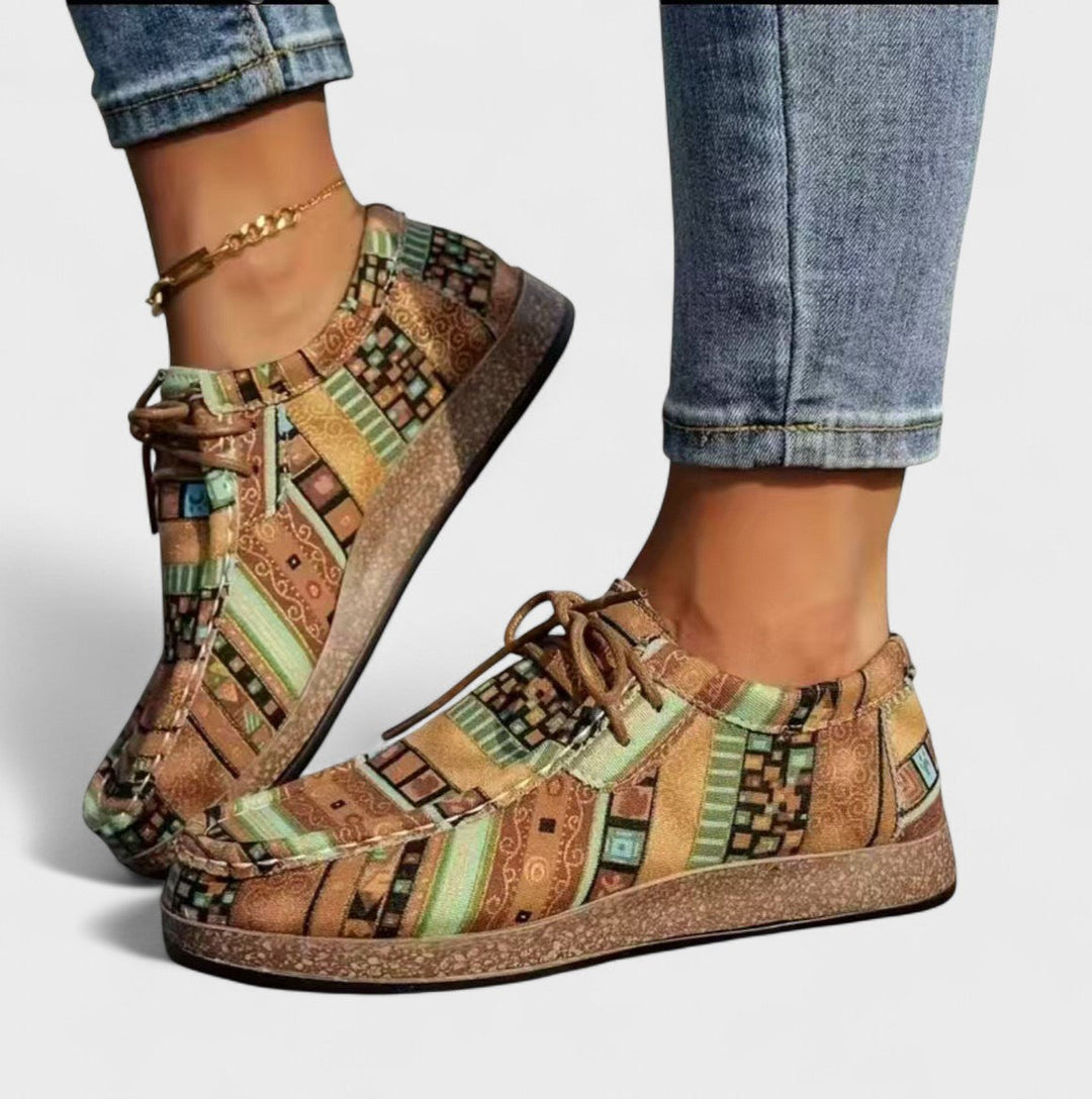 Scarpe donna sneakers colorate, design moderno e comodo. Calzature leggere per stile casual e comfort.