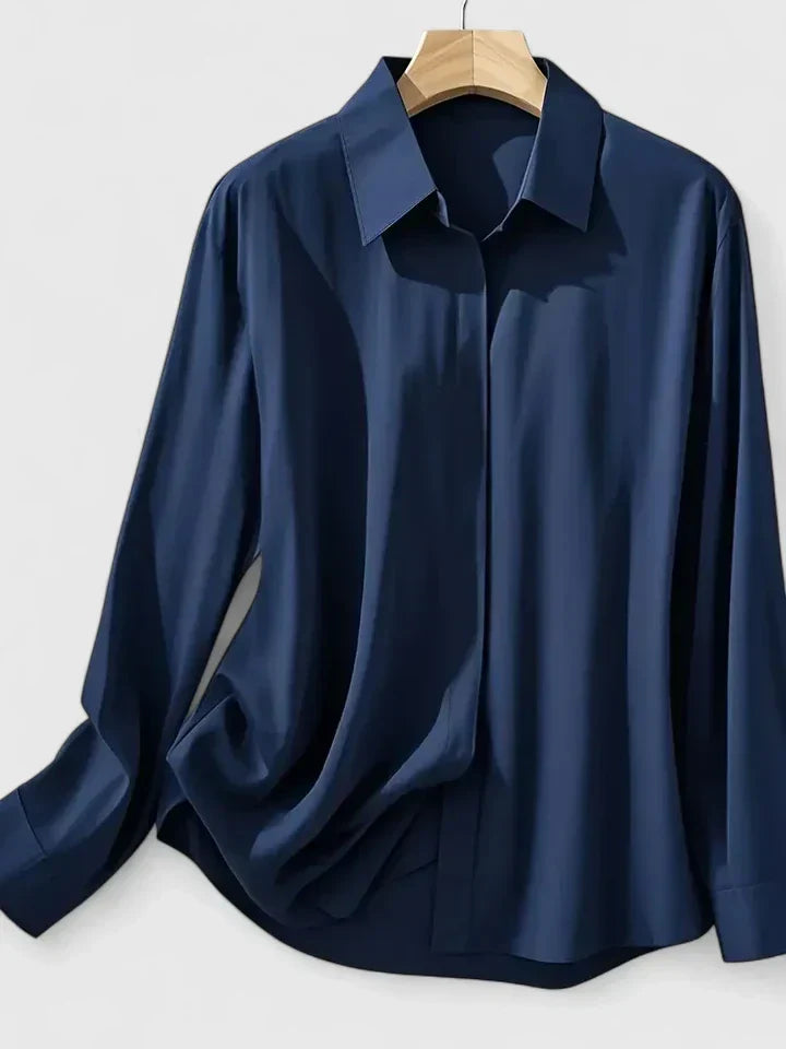 Maglia a maniche lunghe donna con bottoni nascosti e orlo curvo, un capo essenziale per il guardaroba.