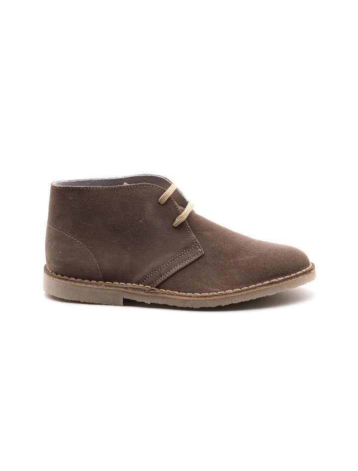 Eleganti stivaletti uomo in pelle scamosciata marrone, offrono comfort e stile per autunno/inverno.