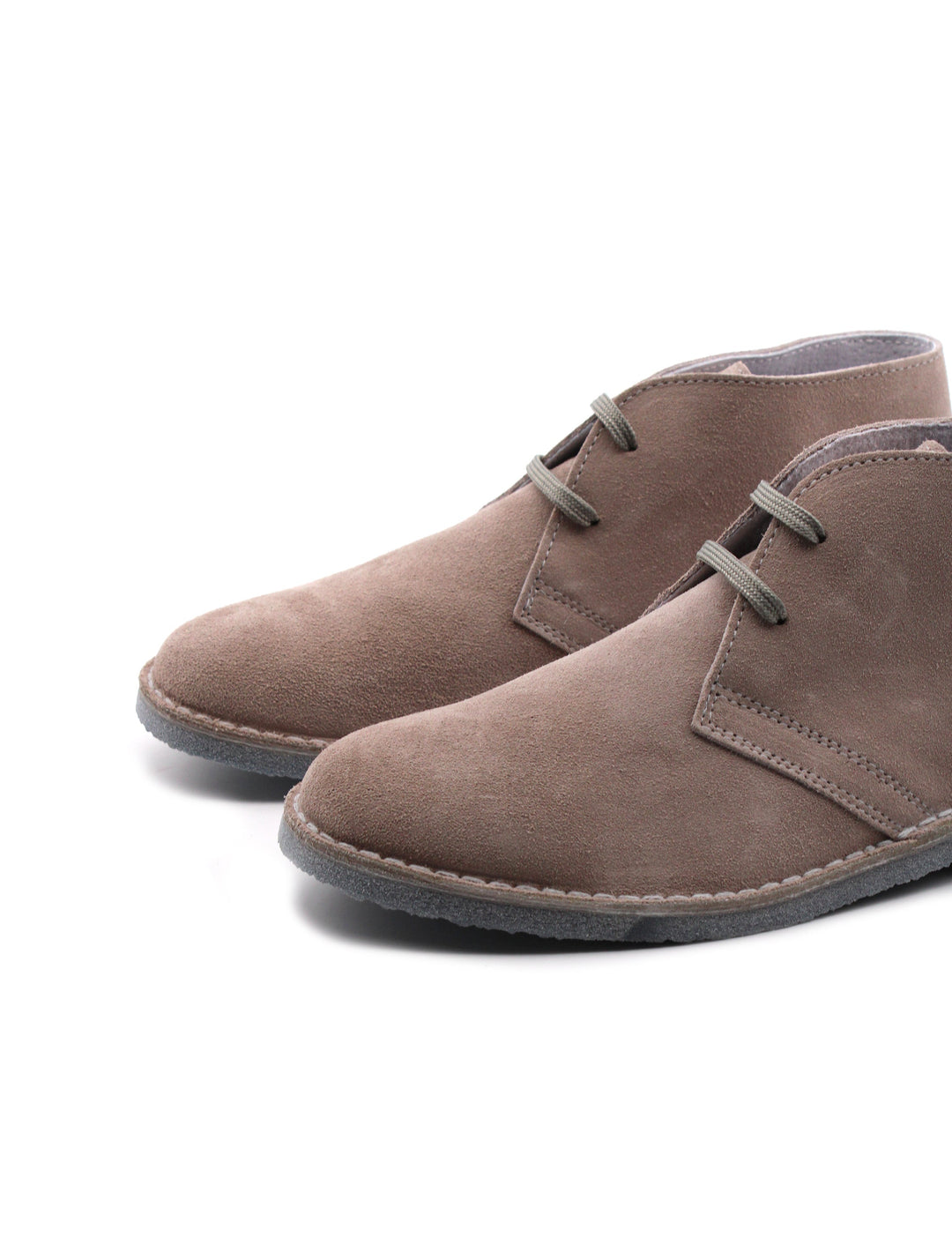 Scarpe polacchine uomo in morbida pelle scamosciata tortora, con lacci tono su tono, per comfort.