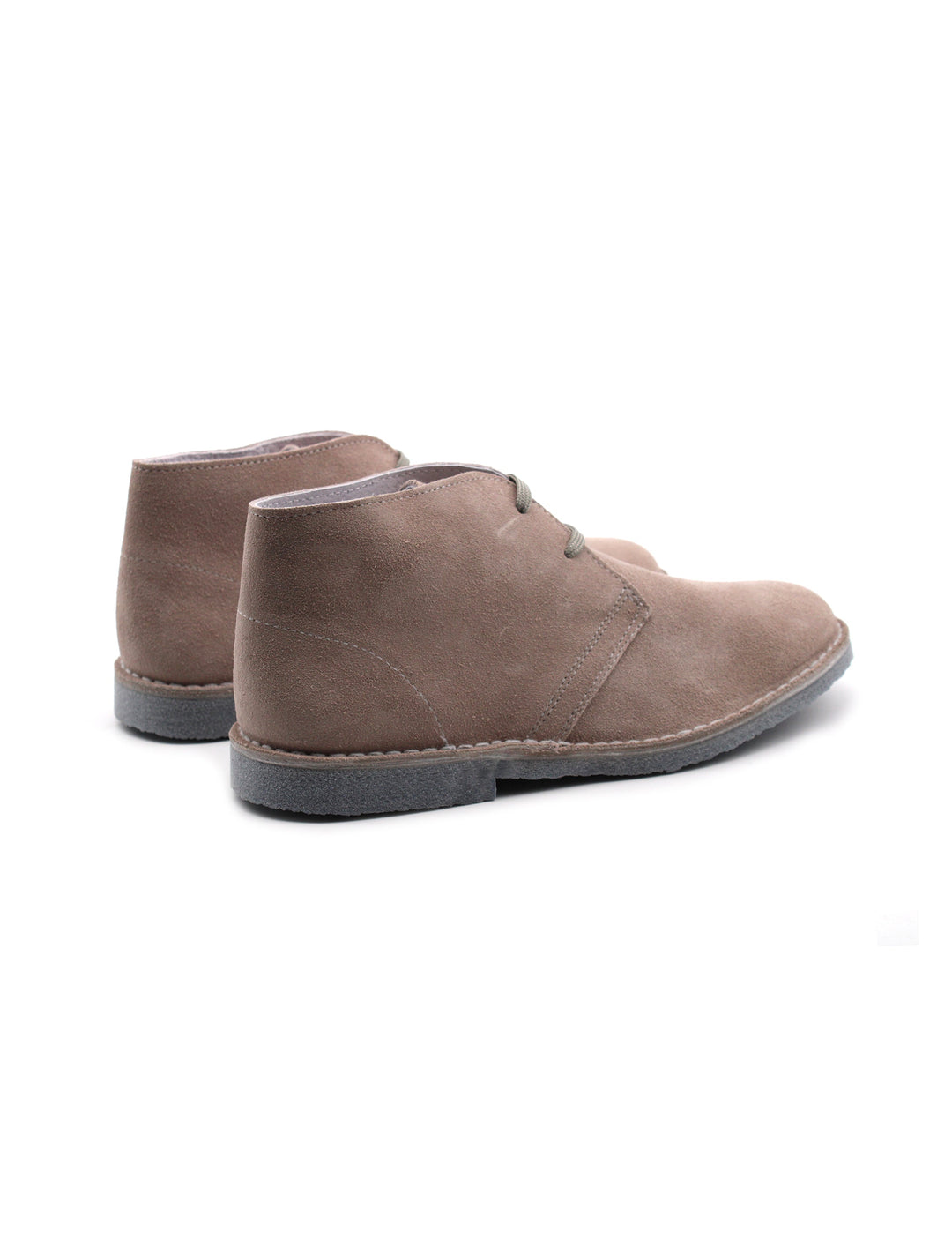 Polacchine da uomo scamosciate color tortora, un classico casual con lacci per stile e praticità.