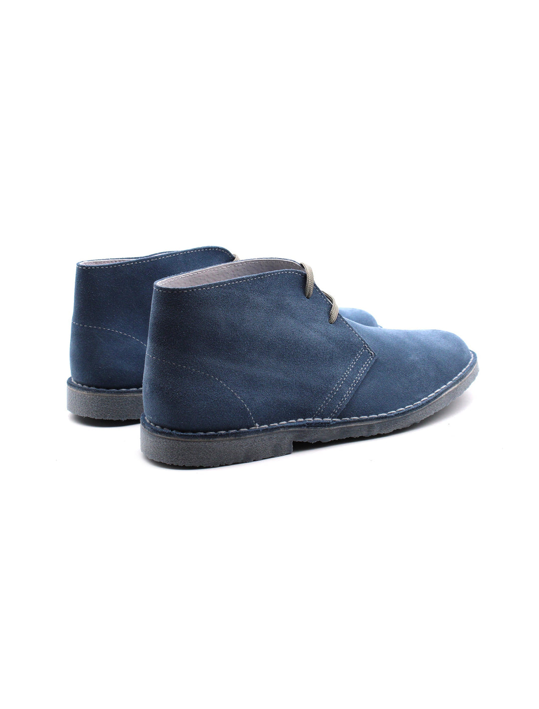Coppia di polacchine uomo blu scamosciate con lacci, ideali per un outfit casual chic e il massimo comfort.