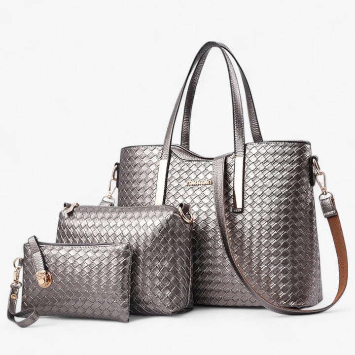 Interno spazioso della borsa tote nera, con scomparti e tasche per organizzare al meglio gli accessori da donna.