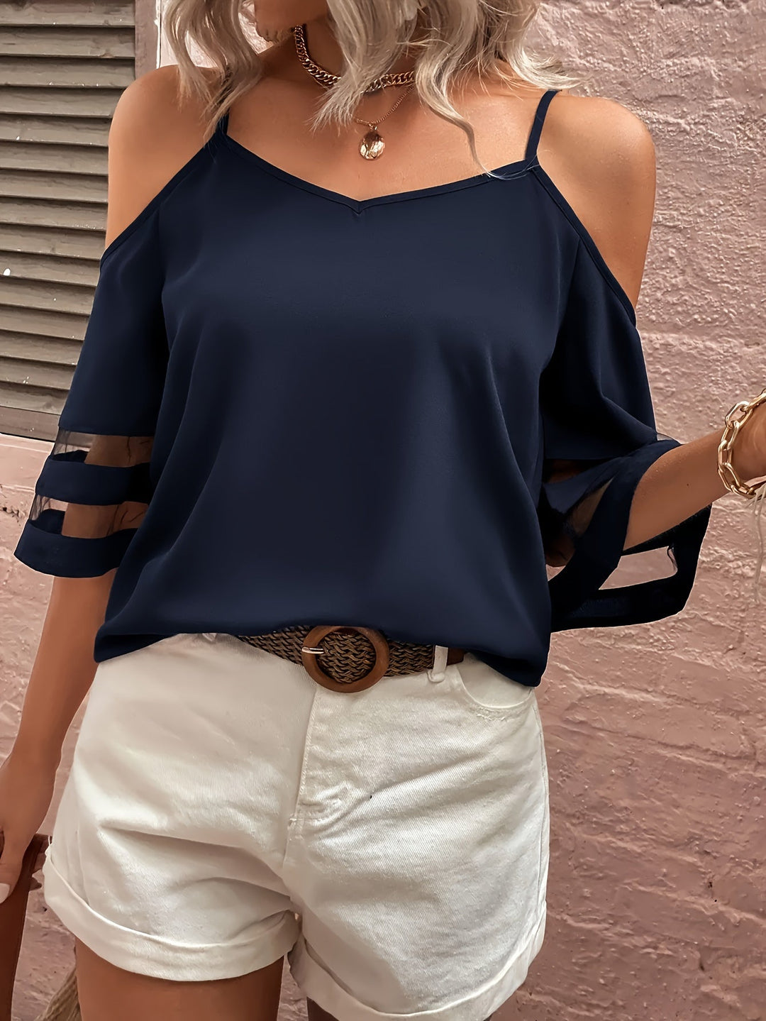 Camicetta estiva donna elegante e leggera, perfetta per un look casual o chic. Disponibile in blu navy, borgogna e nera.