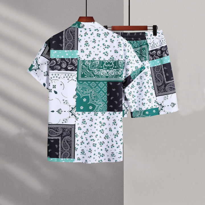 Abbigliamento casual uomo: set estivo morbido con camicia e pantaloncini, ideale per giornate calde.