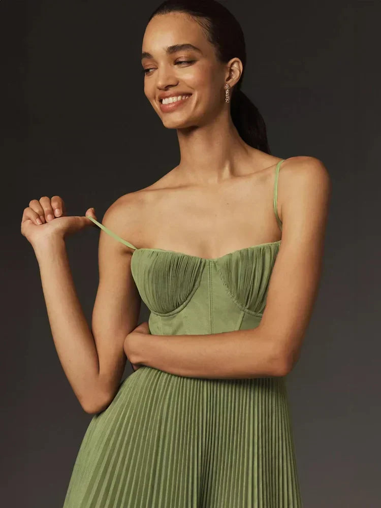 Vestito midi svasato da donna con corpetto pieghettato, ideale per outfit sofisticati primavera/estate.