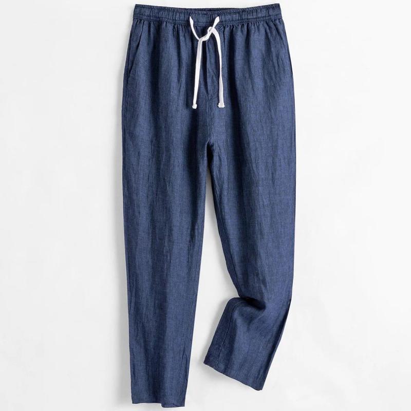 Completo sciolto da uomo, taglio confortevole due pezzi. Ideale per un look casual elegante e libertà di movimento.