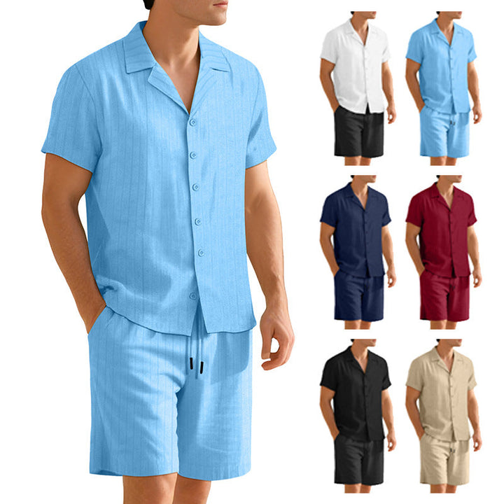 Completo casual uomo in lino: set coordinato versatile con camicia maniche corte e pantaloni per comfort quotidiano.