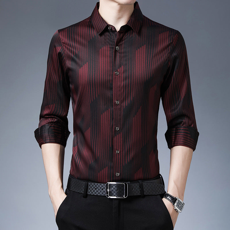 Camicia uomo a maniche lunghe, vestibilità regolare, un capo versatile e confortevole per ogni occasione.