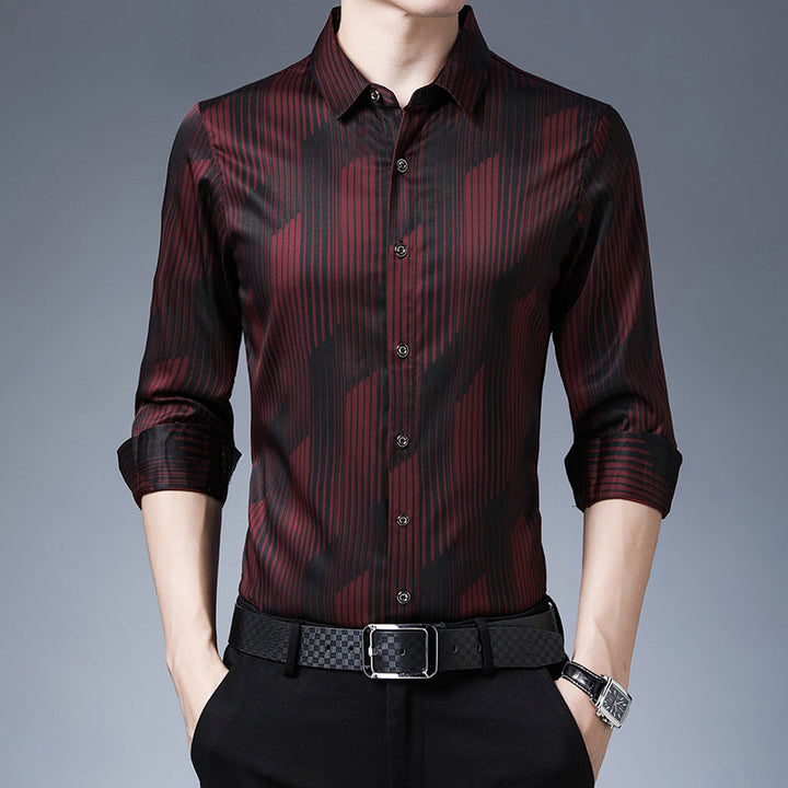 Camicia uomo a maniche lunghe, vestibilità regolare, un capo versatile e confortevole per ogni occasione.