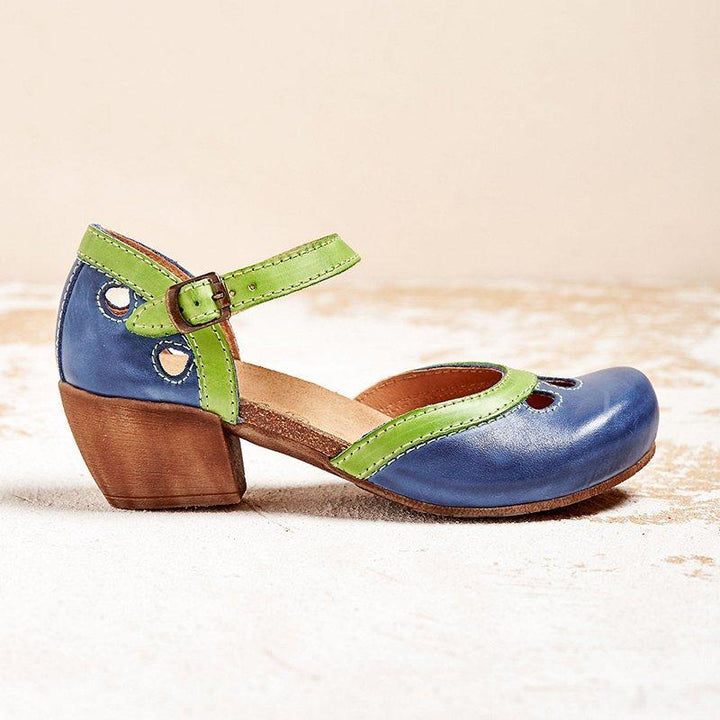 Sandali donna versatili con tacco a blocco basso, cinturino caviglia. Ideali per moda casual o elegante, anche autunnale.