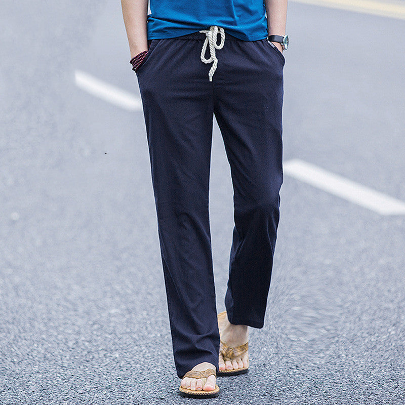 Pantalone uomo con gamba dritta e vestibilità rilassata. Comodo e stiloso per il tempo libero e look streetwear. Tinta unita casual.