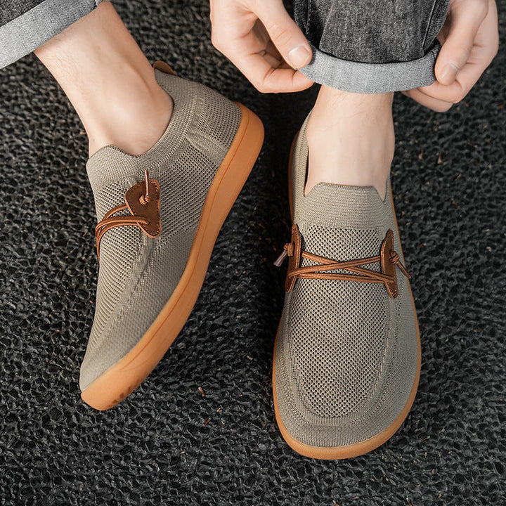 Sneakers uomo senza lacci, design casual, leggere e traspiranti per uno stile moderno e confortevole.