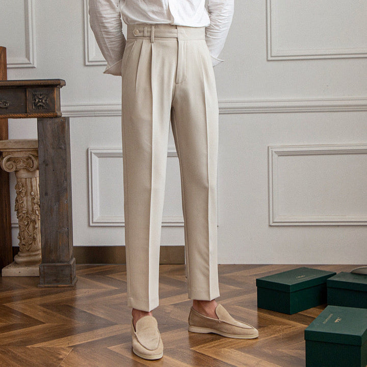 Pantaloni uomo sartoriali eleganti con fibbia regolabile, perfetti per business formale e look casual chic.