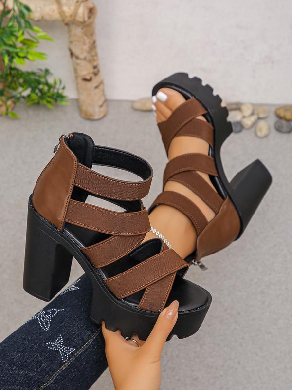 Scarpe moderne da donna con plateau e tacco grosso, perfette per aggiungere stile e comfort al tuo outfit.
