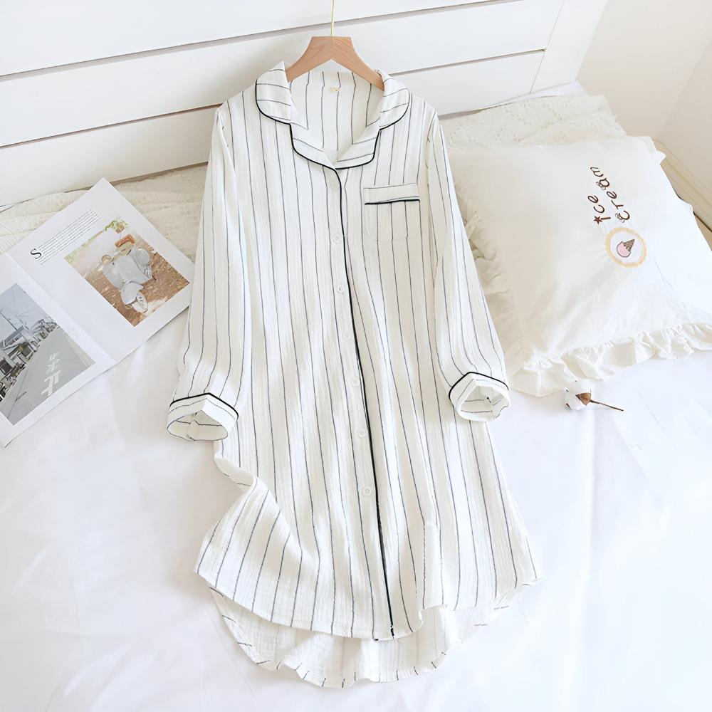 Design classico: camicia da notte donna a righe in morbido cotone, leggera e ideale per relax estivo.