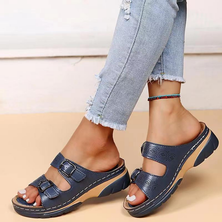 Calzature estive donna flessibili e ammortizzate, design slip-on marrone per comfort quotidiano.