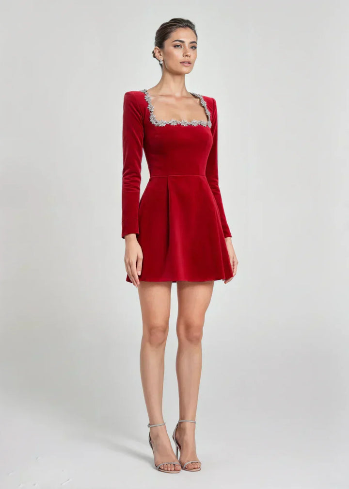 Vestito corto donna, scollo quadrato elegante, maniche lunghe, gonna svasata. Perfetto per occasioni.