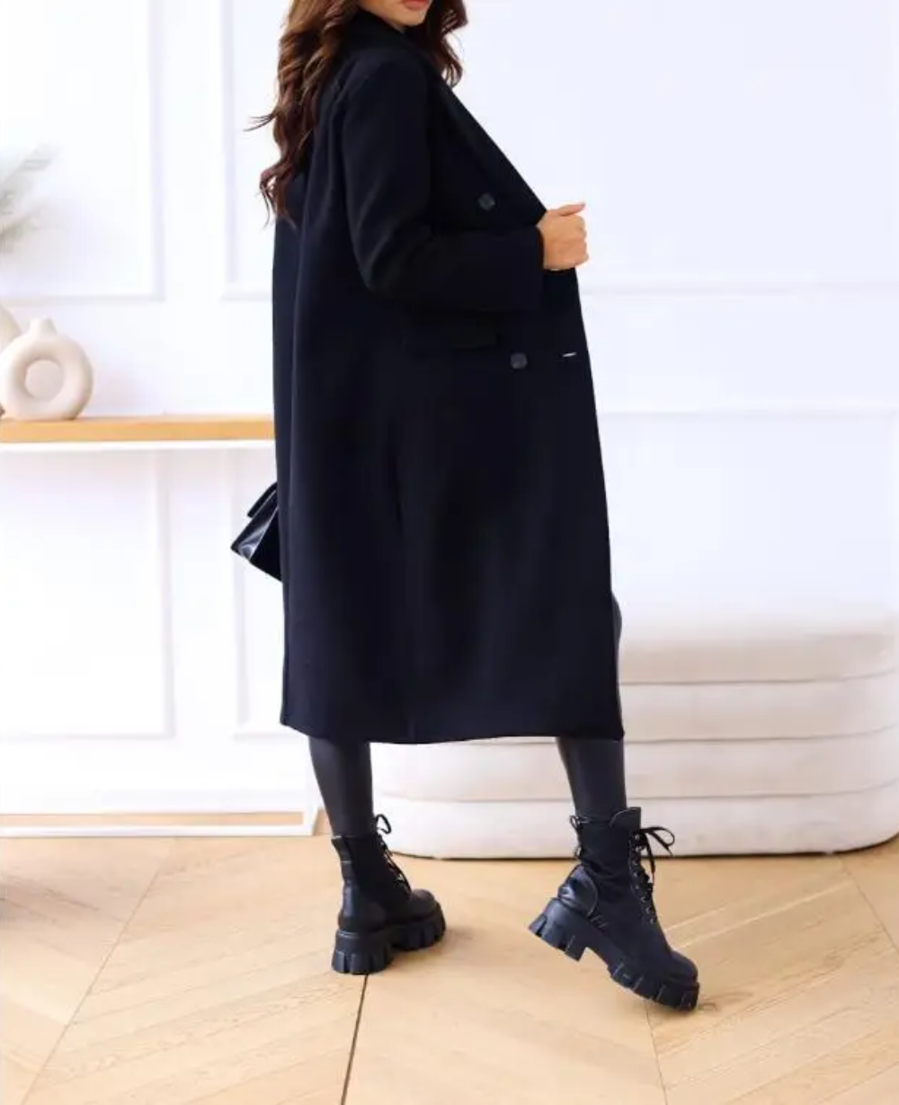 Trench donna con cintura, lungo e aderente, valorizza la silhouette.