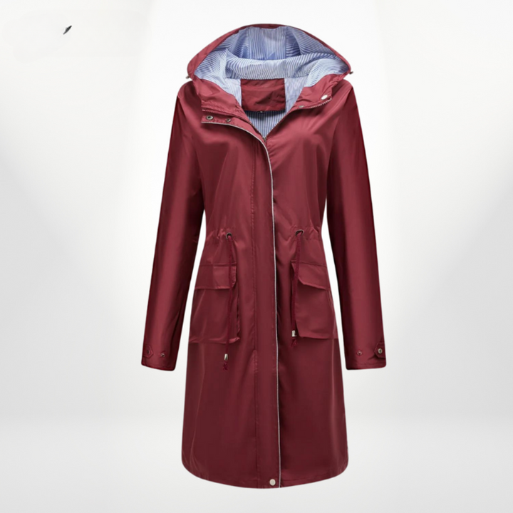Trench casual donna con cappuccio, abbigliamento funzionale e chic per la primavera.