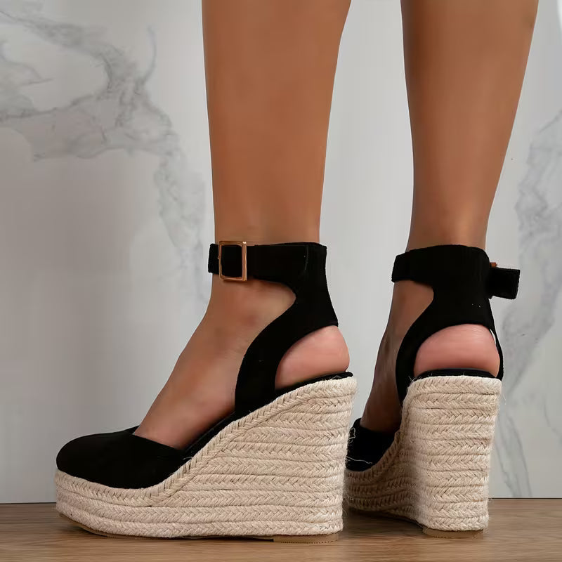 Sandali donna estivi con zeppa e slingback. Scarpe Barcelona casual chic per un look confortevole e alla moda.