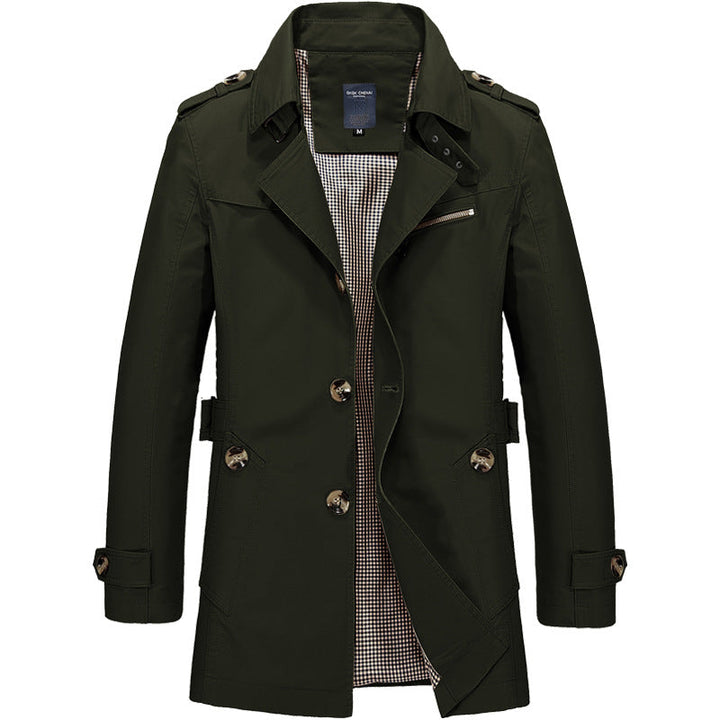 Trench uomo doppiopetto robusto ed elegante, soprabito perfetto per clima variabile e stile distintivo.