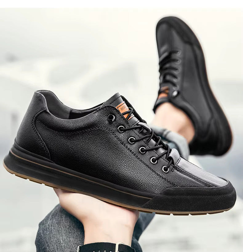 Sneakers casual bianche e nere, silhouette pulita, ideali per look eleganti o sportivi, calzature moda essenziali.