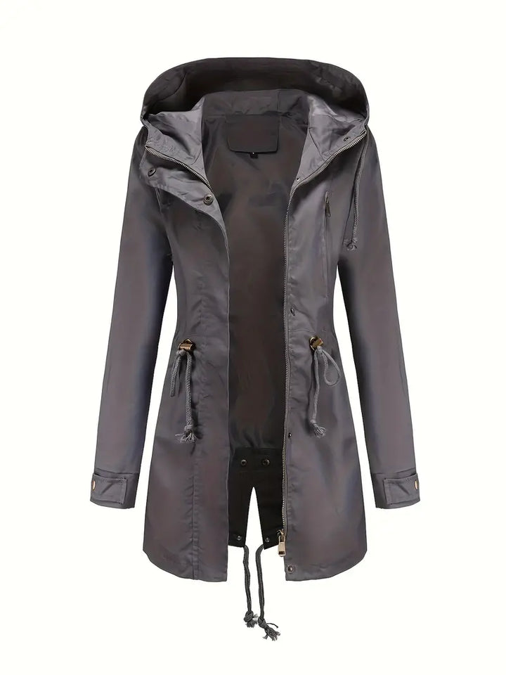 Abbigliamento esterno donna: trench impermeabile con cappuccio, perfetto per moda e protezione.