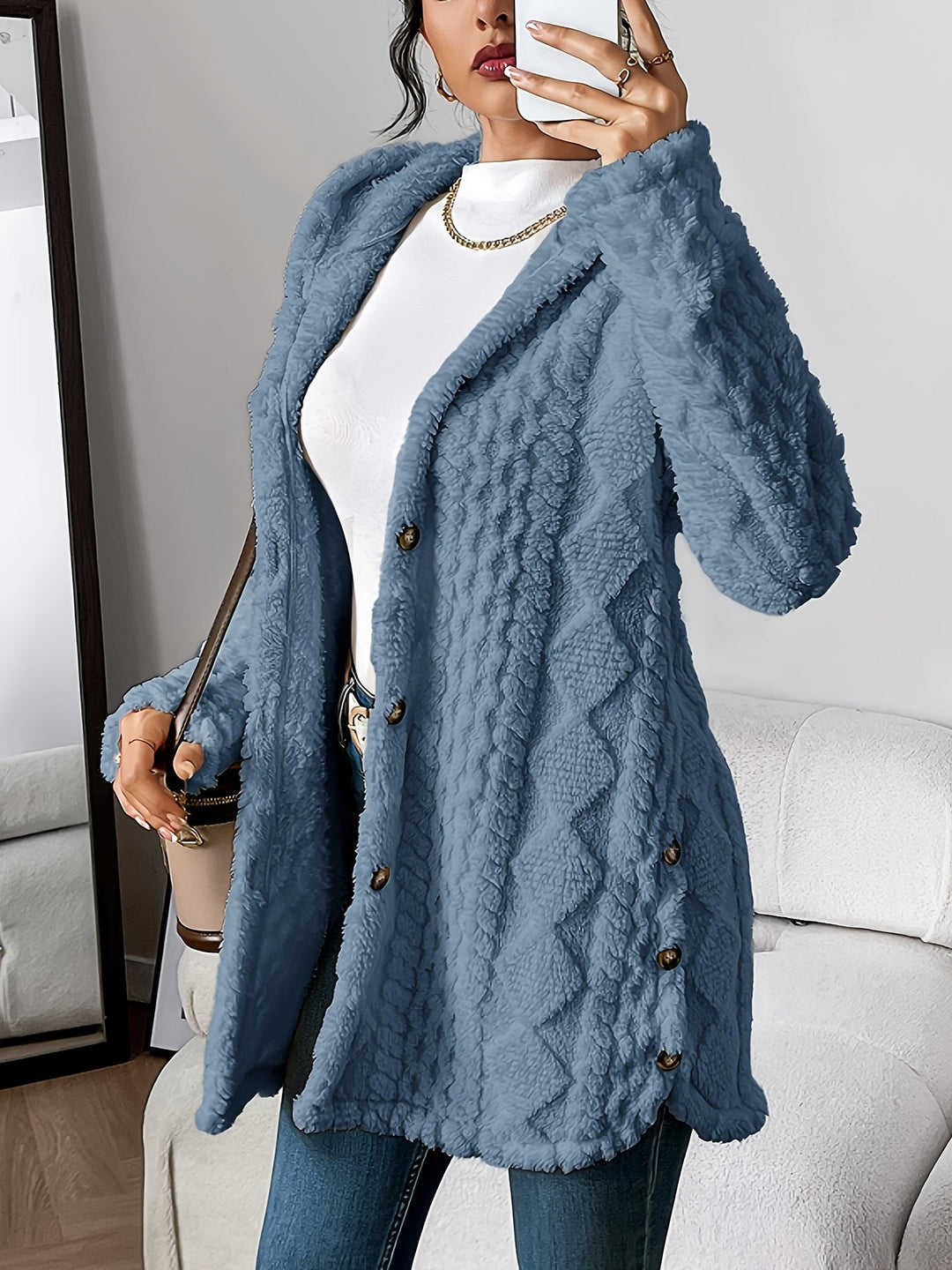 Cardigan donna versatile, morbido e con cappuccio, ideale per un look casual-chic e comodo.