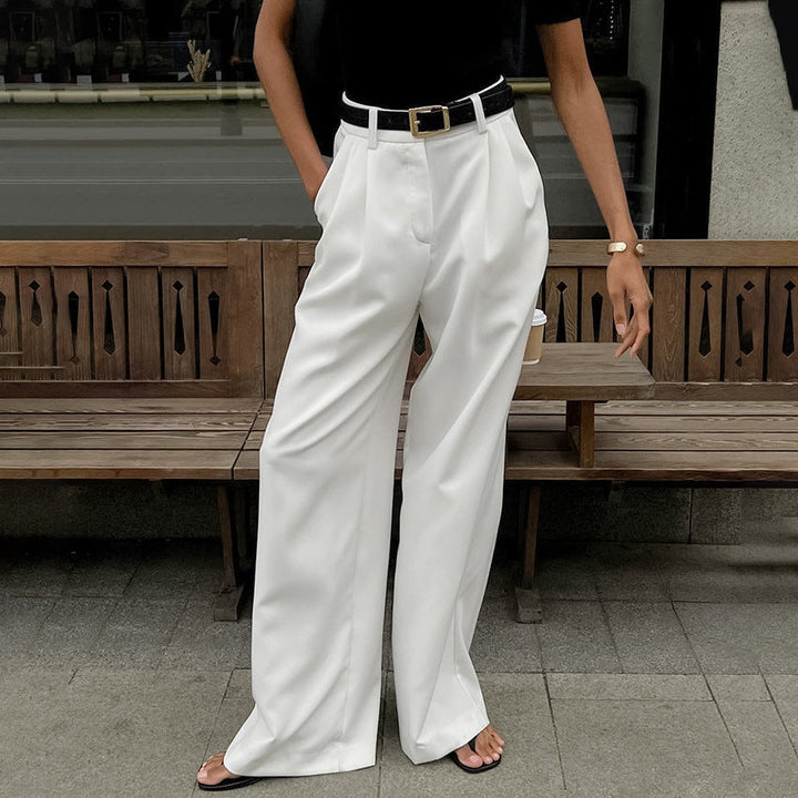 Versatili pantaloni donna gamba dritta, vita alta. Ideali per un look casual chic o da ufficio.