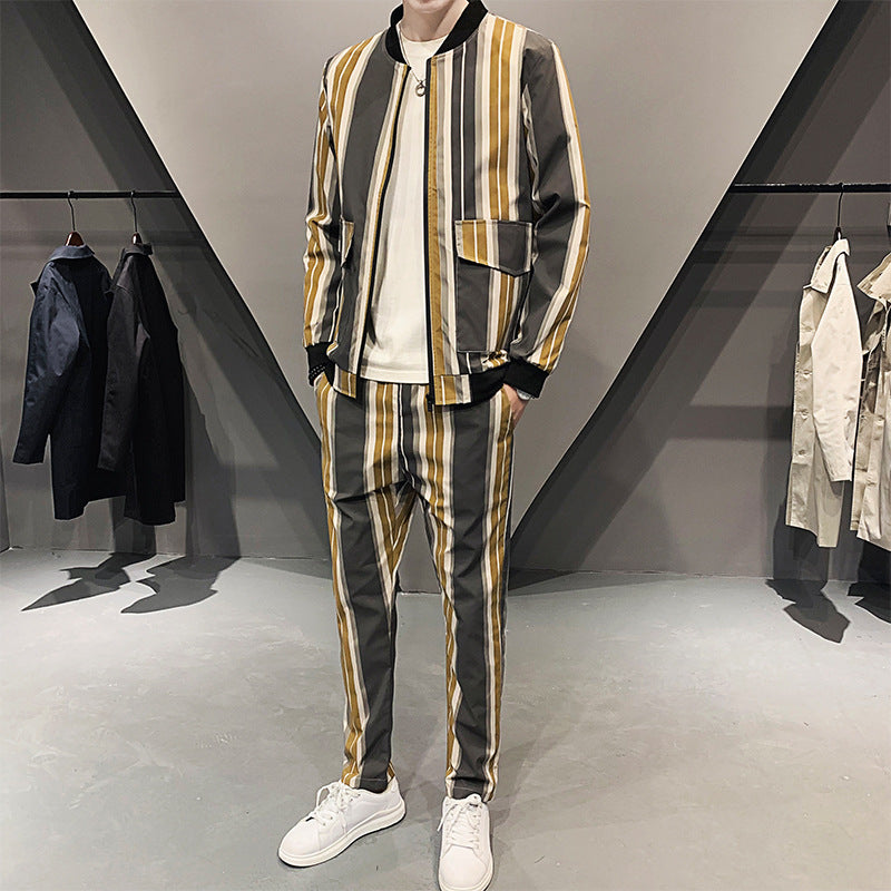 Elegante set sportivo uomo, completo aderente per autunno/inverno. Tuta due pezzi con manica lunga e pantaloni per fitness.