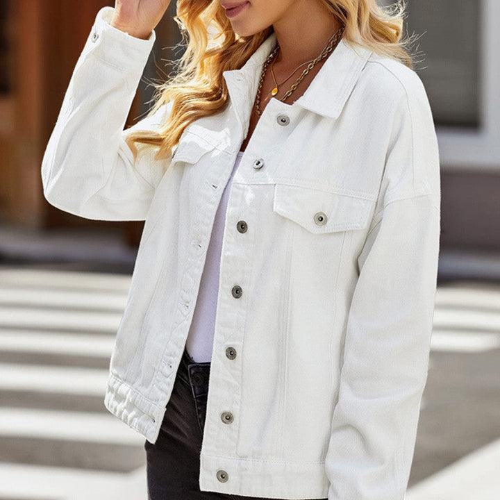 Giacca donna corta oversize in denim, con colletto a sciarpa, per un comfort casual-elegante tutto il giorno.