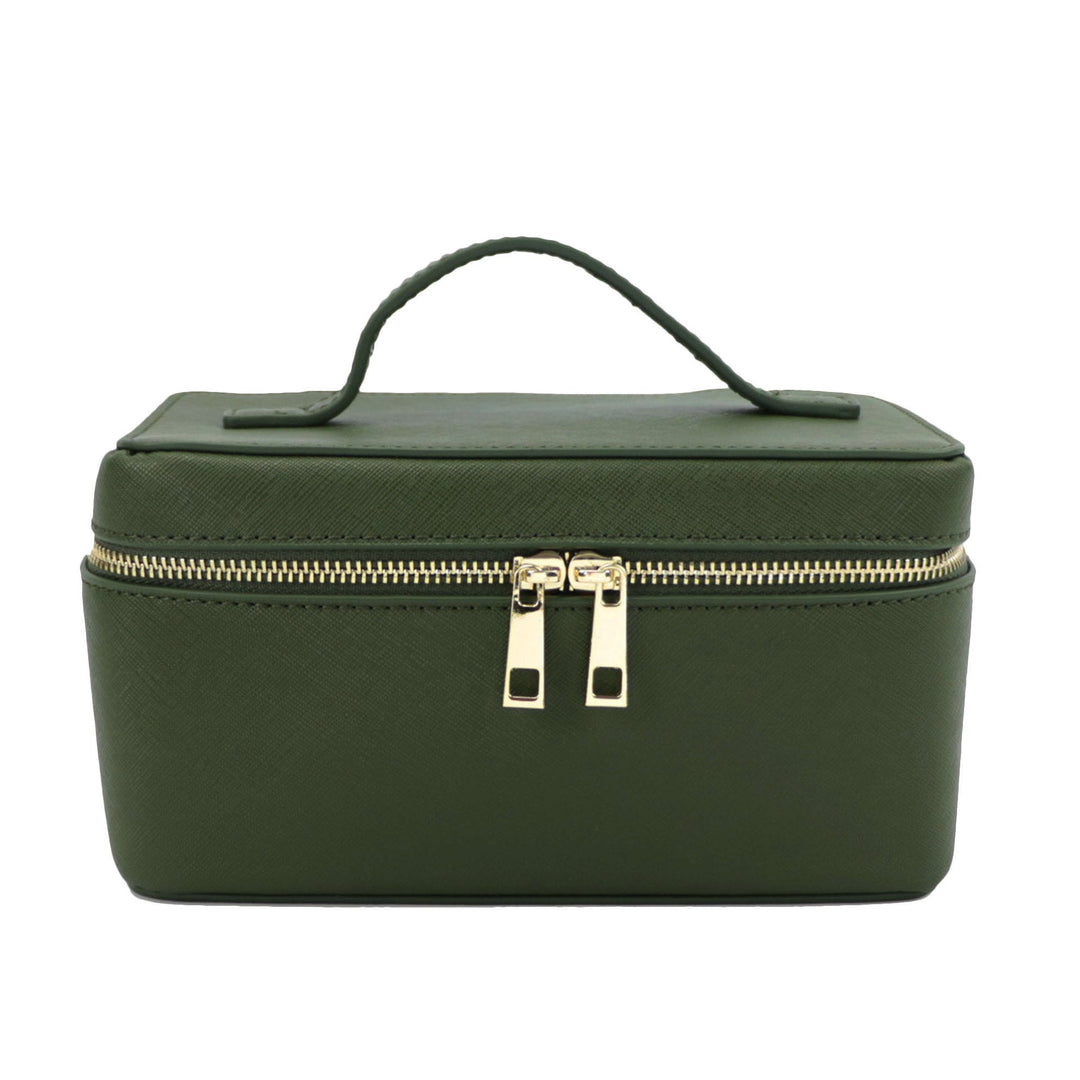 Primo piano del beauty case in pelle, texture dettagliata e chiusura lampo, per cosmetici.