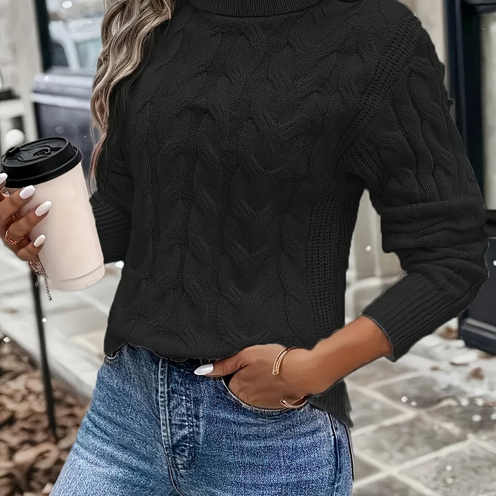 Maglia donna in trecce, collo alto e vestibilità comoda. Perfetta per ogni outfit invernale.