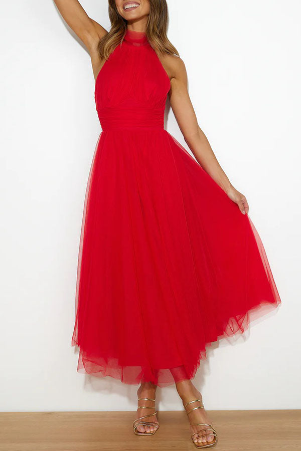 Eleganza estiva: abito lungo da donna con scollo all'americana, vestito per cerimonie.